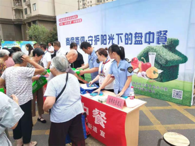 亞父市場(chǎng)所扎實(shí)開展食品安全宣傳周活動(dòng)，筑牢群眾飲食安全防線